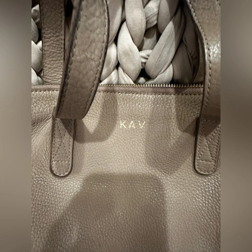 Cuyana Cross-Body Tote - Picture 4 of 13